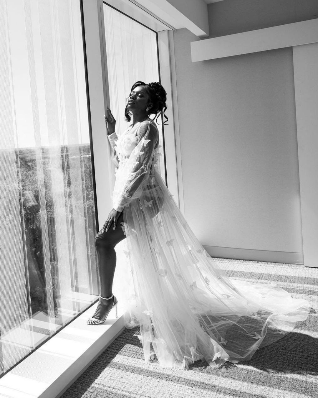 3D Butterflies Robe, White Bridal Robe With Butterflies, Boudoir Robe, Bridesmaid Gift, Honeymoon Robe, Plus Size Robe, Photoshoot Robe