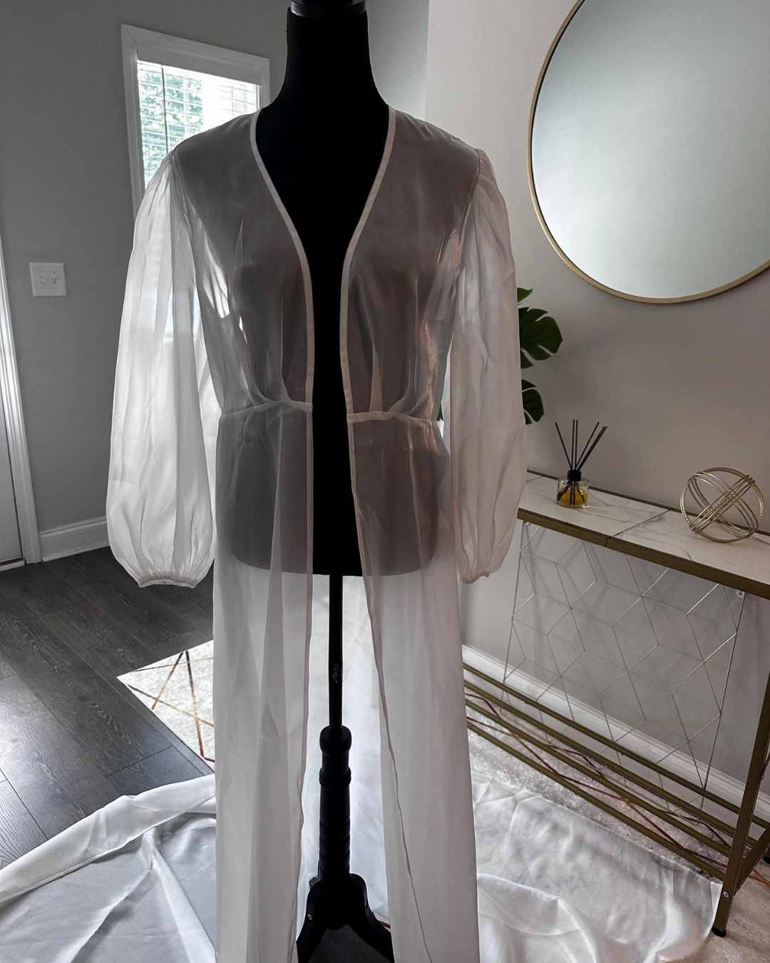Bridal Robe With Feathers, Wedding Robes for Brides, Bridal Robe, Long White Bridal Robe, White Feather Robe, Luxury Bridal Robe, Boudoir Robe