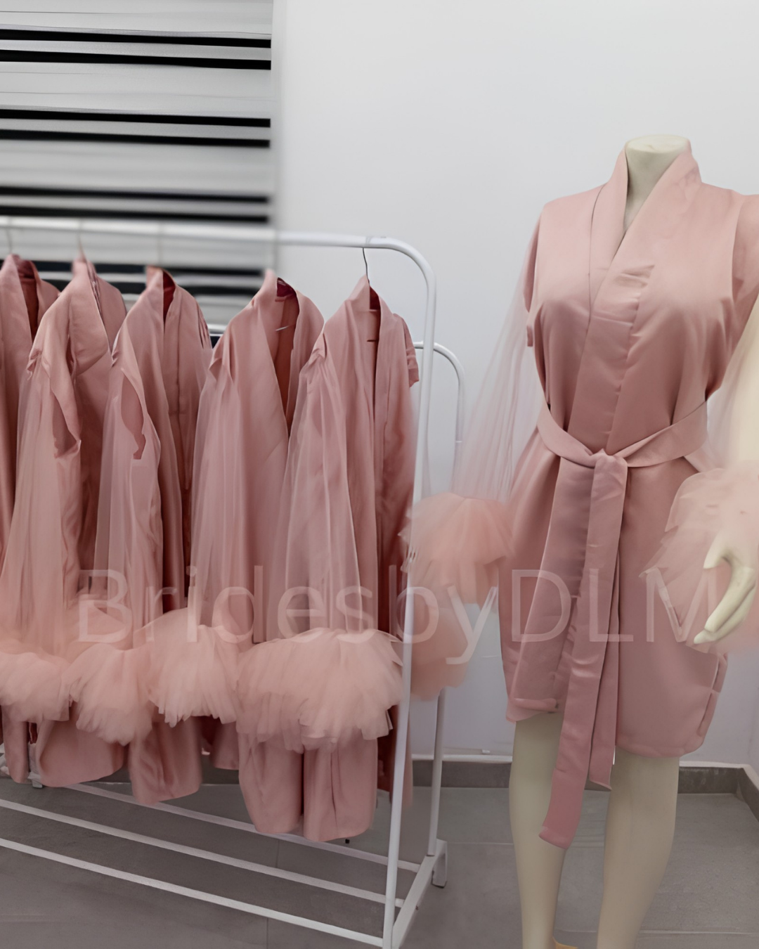 Bridal Robe, Wedding Robes for Brides, Short Bridesmaids Tulle Robe, Wedding Day Robe, Gift for Bride to be, Bridal morning robe,