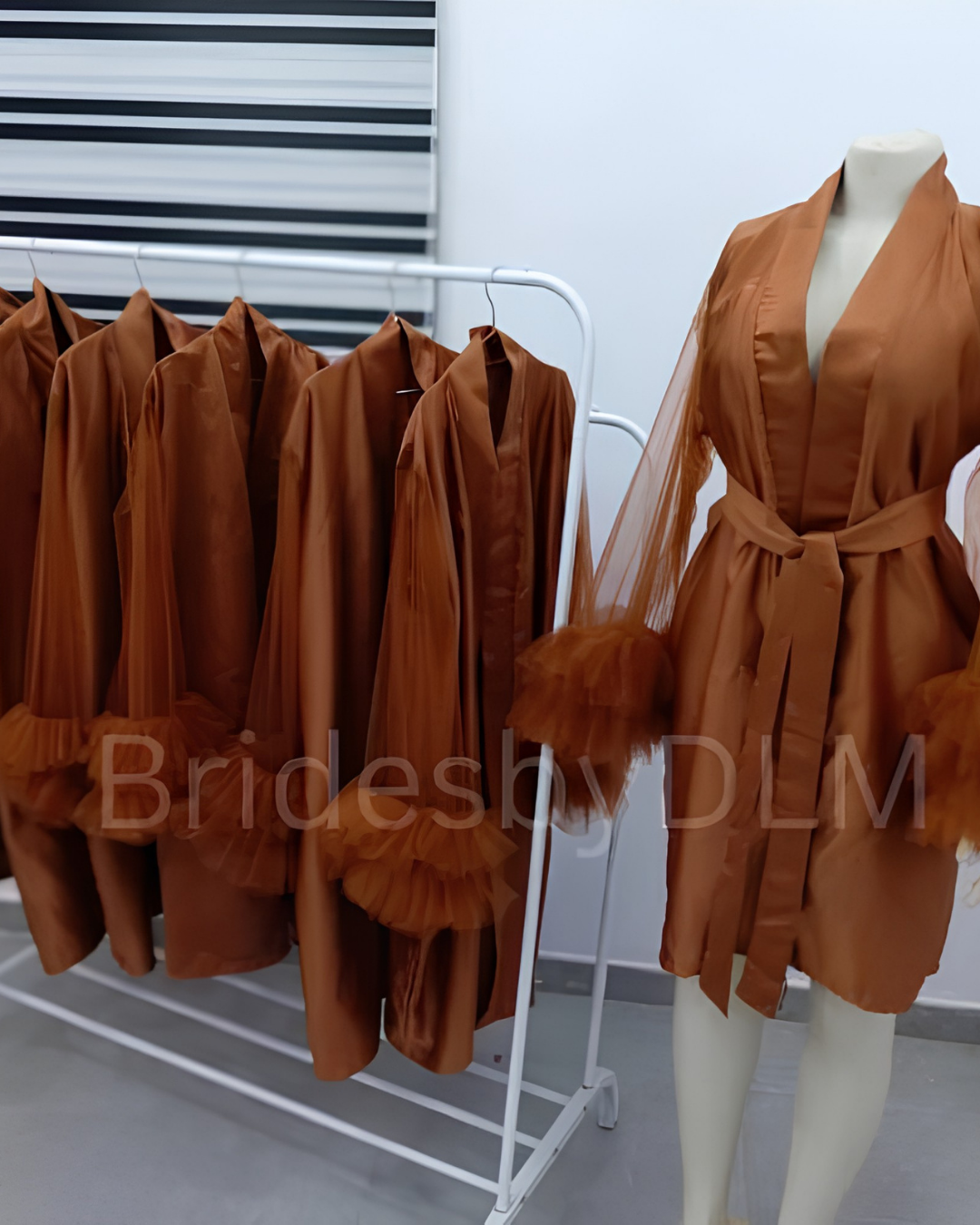Bridal Robe, Wedding Robes for Brides, Short Bridesmaids Tulle Robe, Wedding Day Robe, Gift for Bride to be, Bridal morning robe,