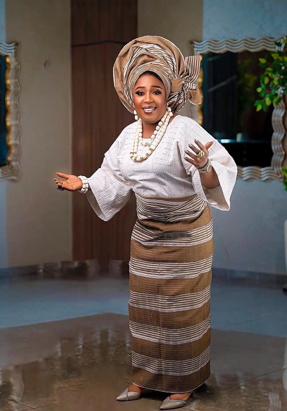 Classic Asooke iro and buba, Mother of the bride and groom outfits, 40th birthday attire, Asooke for women, Nigerian wedding suit. ASOOKE