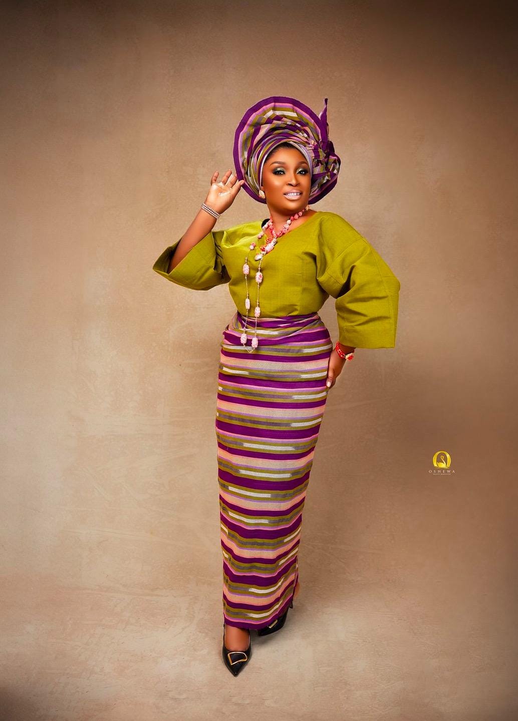 Classic Asooke iro and buba, Mother of the bride and groom outfits, 40th birthday attire, Asooke for women, Nigerian wedding suit. ASOOKE