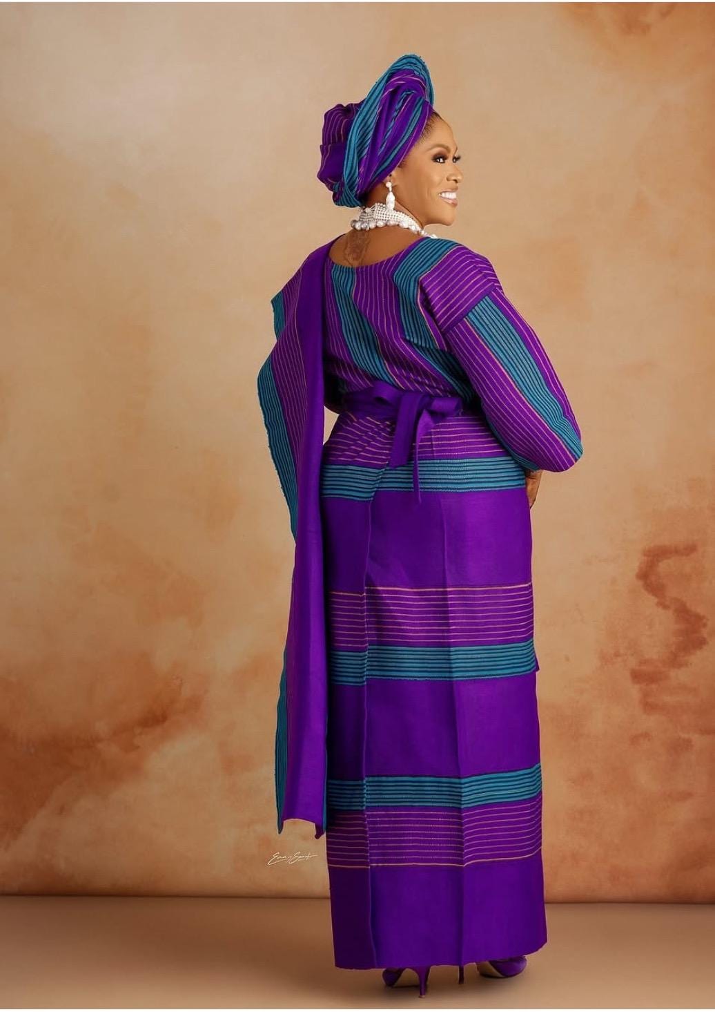 Classic Asooke iro and buba, Mother of the bride and groom outfits, 40th birthday attire, Asooke for women, Nigerian wedding suit. ASOOKE