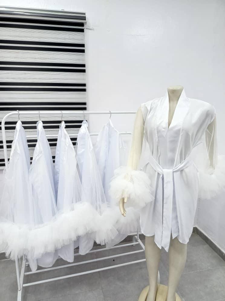 Bridal Robe, Wedding Robes for Brides, Short Bridesmaids Tulle Robe, Wedding Day Robe, Gift for Bride to be, Bridal morning robe,