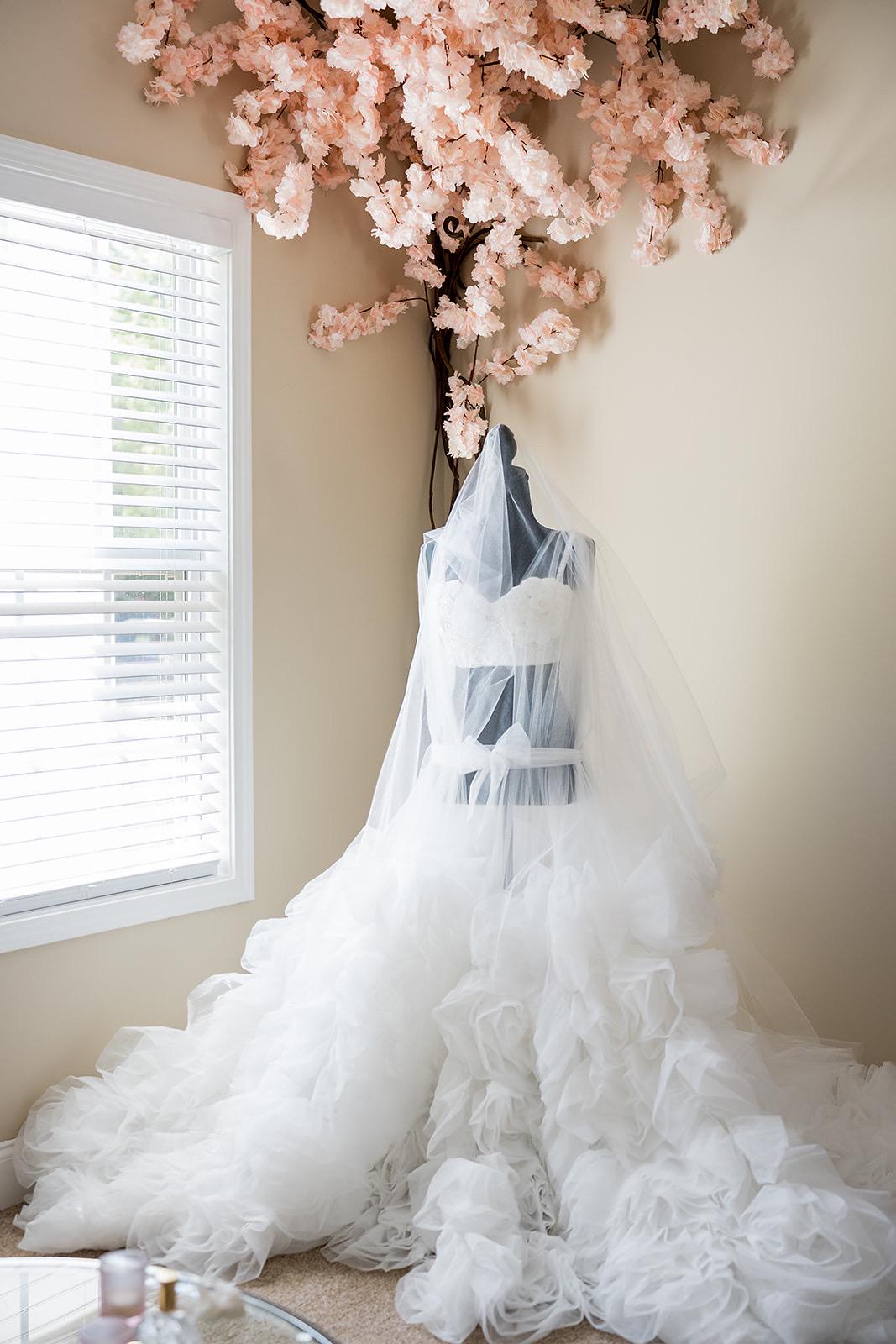 Bridal Robe, Wedding Robes for Brides, Floral Tulle Robe, Custom Wedding Day Robe, Gift for Bride to be, Bridal morning robe
