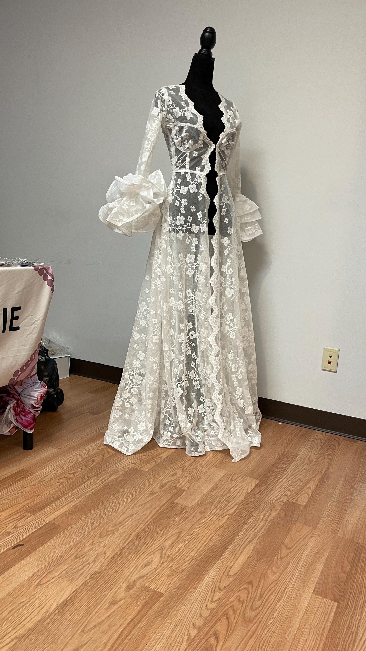 Bridal Robe, Wedding Robes, Short Tulle Robe, Wedding Day Robe,Gift for Bride to be,Bridal morning robe, Gift for her, 2025 bride 2026 bride